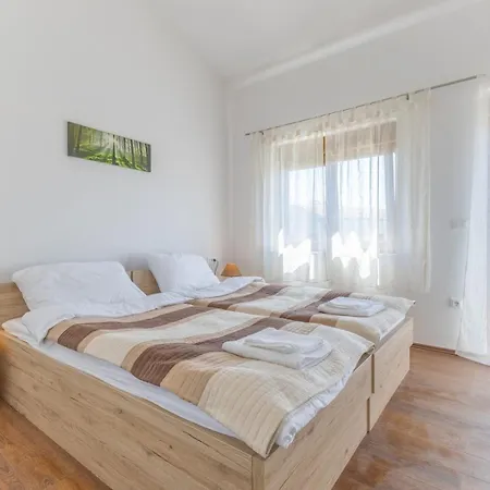 House Irina F - Pool Private Holiday home *