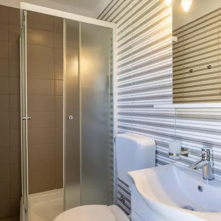 House Irina F - Pool Private Feriehus