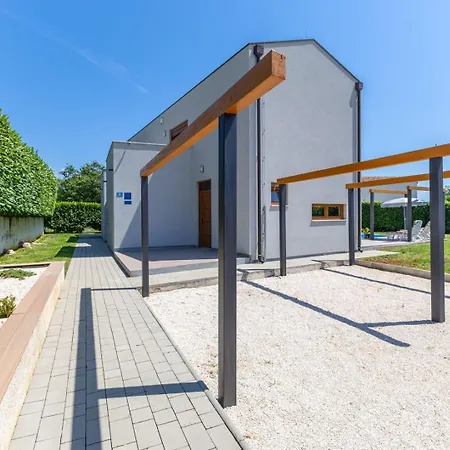 House Irina F - Pool Private Feriehus *