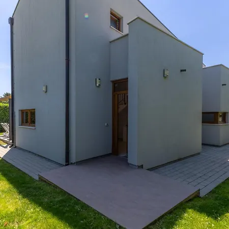House Irina F - Pool Private Feriehus *