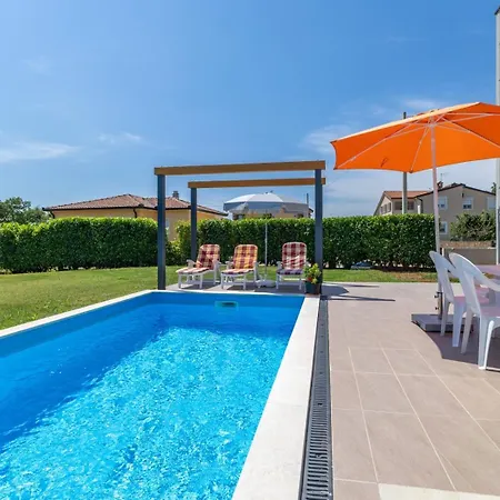 House Irina F - Pool Private Holiday home *